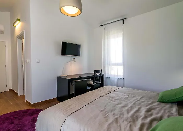 Jan Βίλα Valbandon