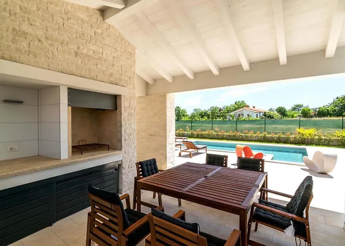 Βίλα Jan Valbandon